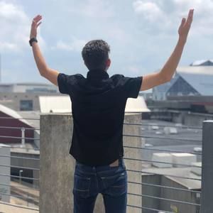 Meet your Posher, Cesar